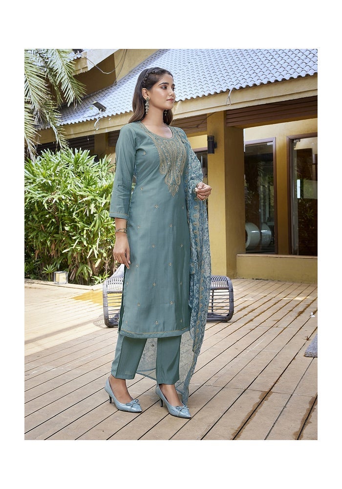 Malishka Export طقم كورتا بنطلون مزين بالتطريز من الفيسكوز للنساء - Image 4